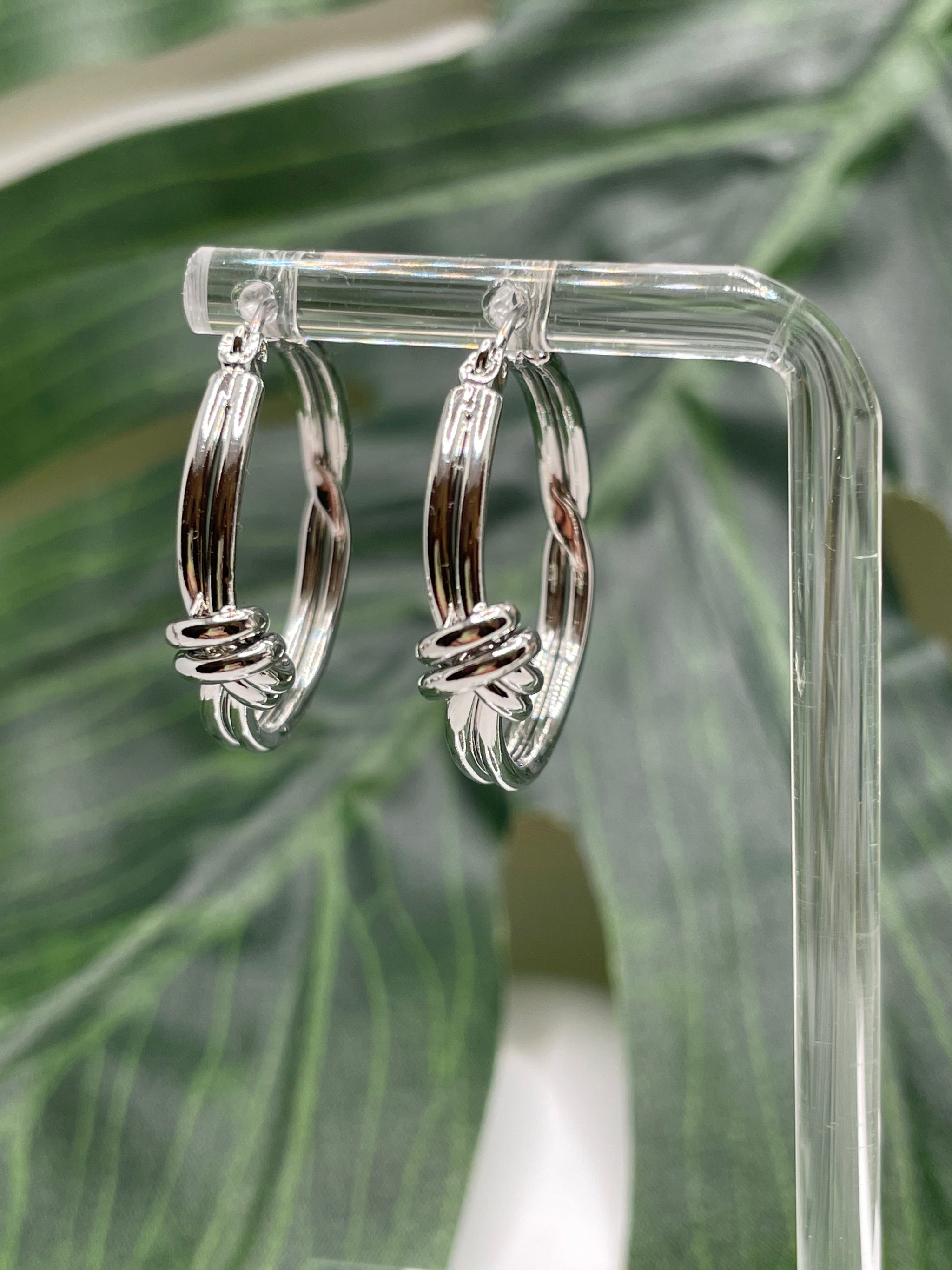 *SALE ITEM* Knot Living Without Hoops